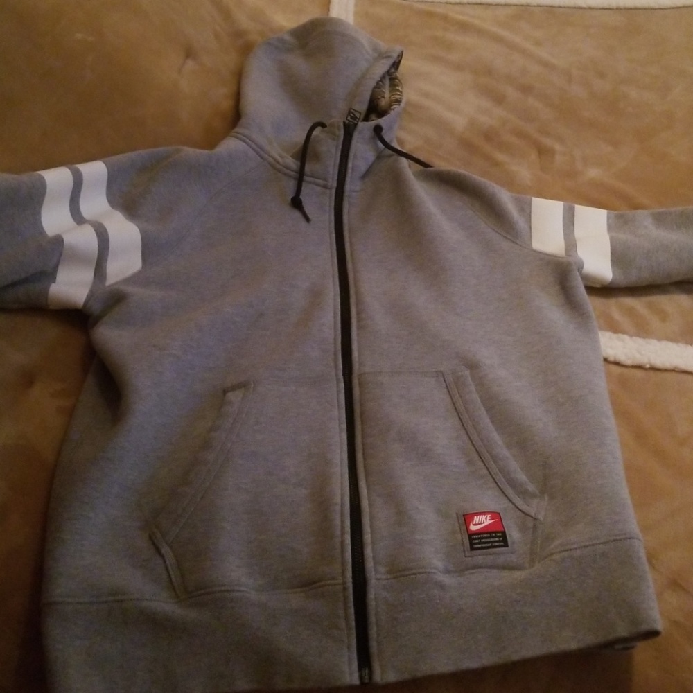 MENS NIKE HOODIE (L)